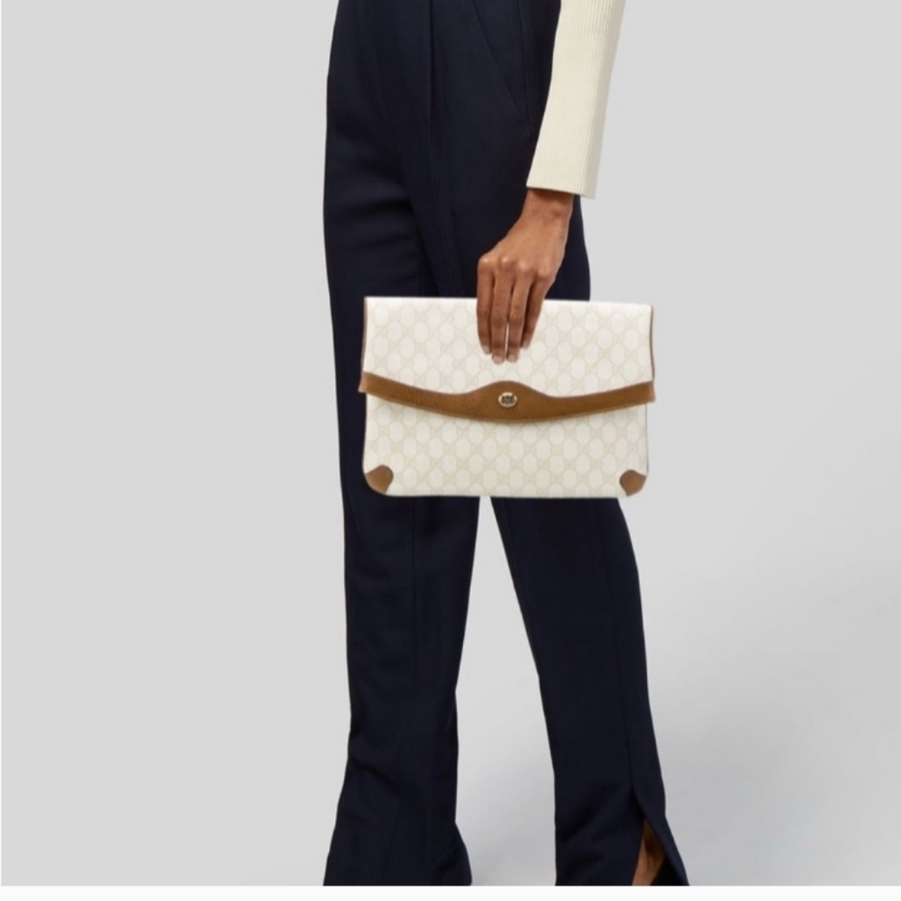 GUCCI PVC GG Supreme Clutch - Cream w/ Tan Leather